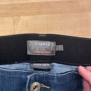 Torrid bombshell skinny jeans, size 16 short